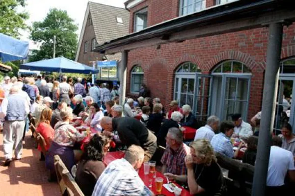 Bild: Pfingstochse vom Spieß und ein tolles Programm für die Gäste