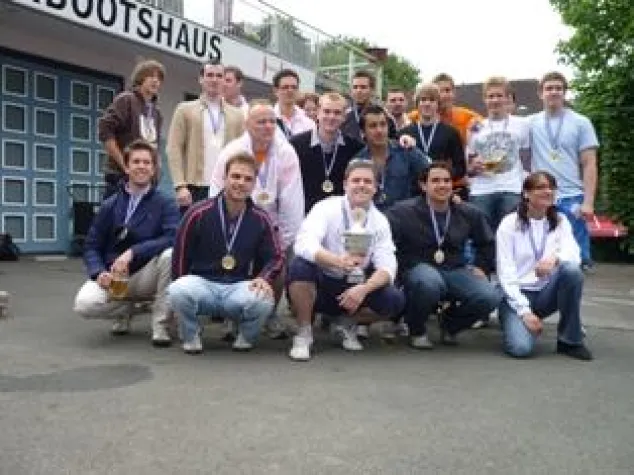 Bild: Team der service 94 GmbH siegte beim Drachenboot-Rennen