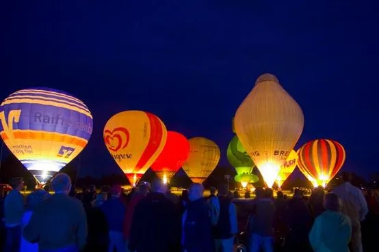 Bild: 2. Int. Balloon Sail 2008 - Wenn die Ballone tanzen …