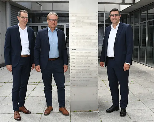 Bild: Neuer Name an der Stifter-Stele