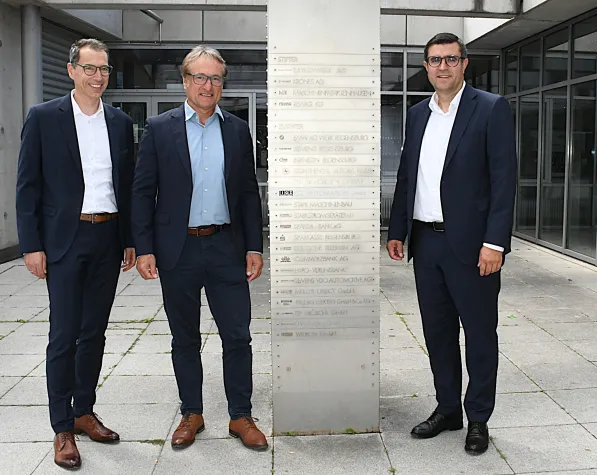 Neuer Name an der Stifter-Stele Bild: Neuer Name an der Stifter-Stele