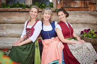 Bild: Dirndl und Lederhose: Spagat zwischen Tracht und Kitsch