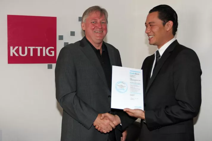 Bild: Verleihung des CrefoZert an die Firma Kuttig Computeranwendungen GmbH