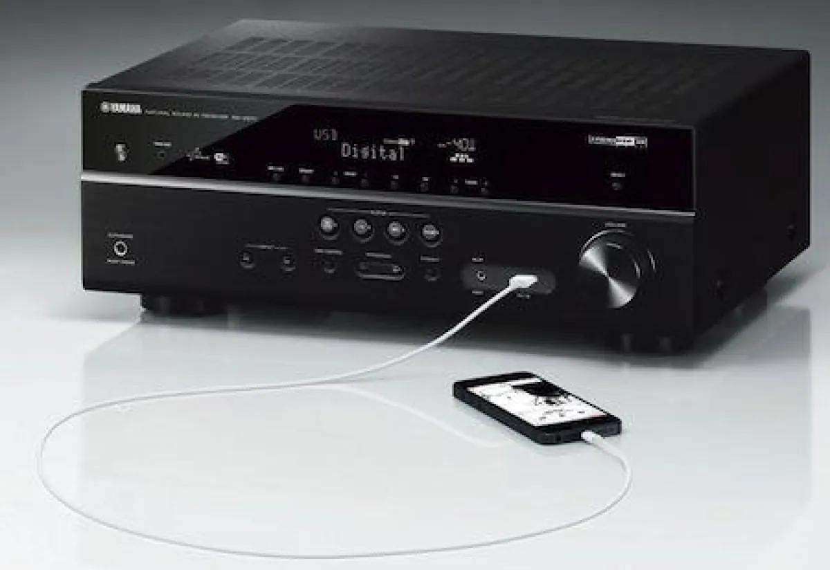 Mit dem RX-V577 stellt Yamaha erstmals einen AV-Receiver mit integriertem WiFi-Modul vor