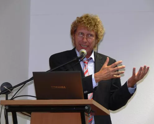 Bild: Prof. Dr. Bernd Raffelhüschen stellte seinen Glücksatlas Deutschland auf dem Campus der EUFH in Neuss vor
