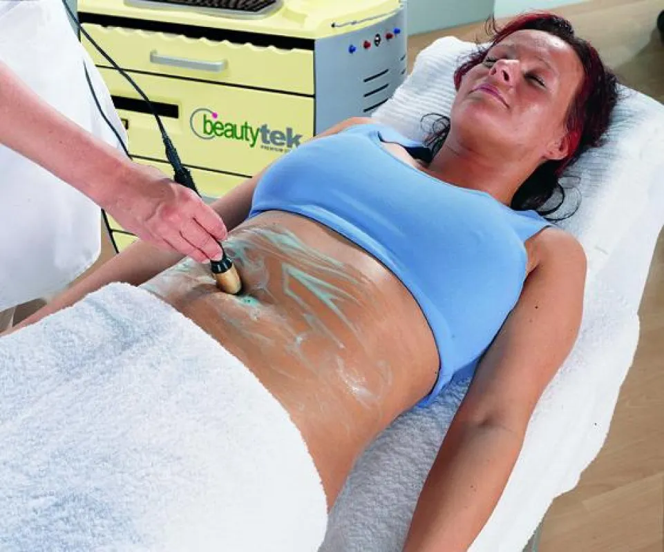 Mit einer Behandlung zur Fettreduktion nach der beautytek-Methode können Kosmetikinstitute und Ärzte auf dem Weg zur schlankeren Figur helfen. Foto: medilab