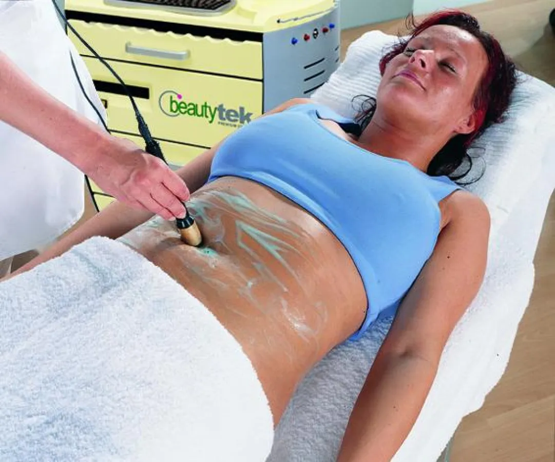 Mit einer Behandlung zur Fettreduktion nach der beautytek-Methode können Kosmetikinstitute und Ärzte auf dem Weg zur schlankeren Figur helfen. Foto: medilab