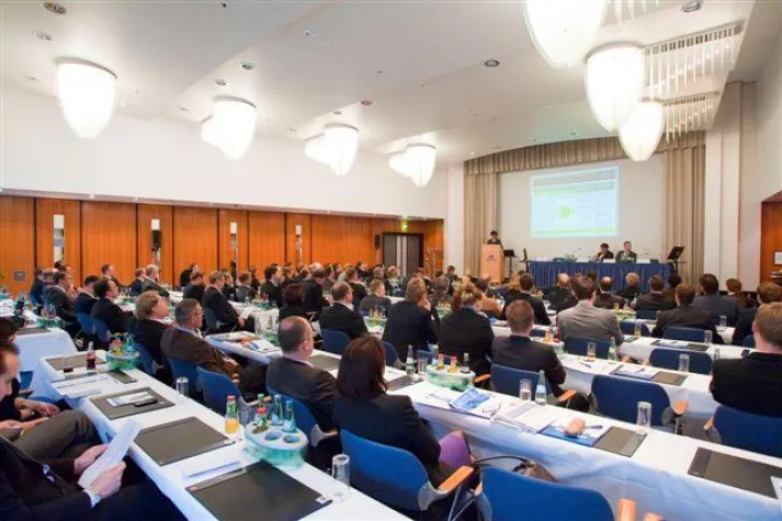 Bild: 8. Informationsforum KreditServicing bot Gelegenheit zu Meinungsaustausch und Diskussion