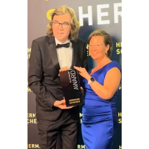 Franziska Gostner aus Freilassing appelliert an Unternehmer in Krisenzeiten und gewinnt den Platinum Award. Bild: Franziska Gostner aus Freilassing appelliert an Unternehmer in Krisenzeiten und gewinnt den Platinum Award.