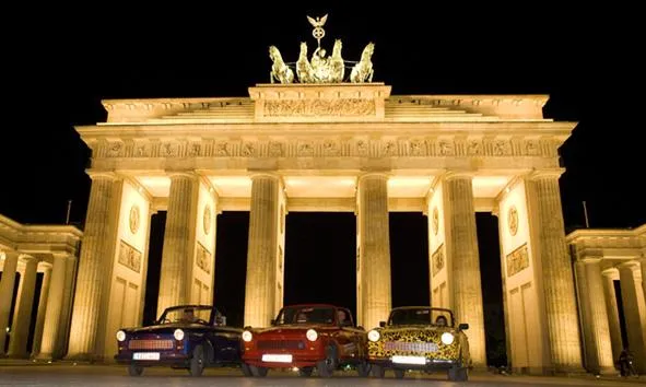 Bild: 20 Jahre Mauerfall · Berlin grenzenlos - Mit dem Sorat Hotel Ambassador auf Safari durch Berlin