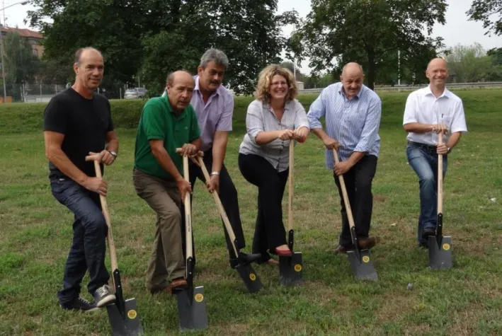 Spatenstich für neues Gebäude Bild: Spatenstich für neues Gebäude