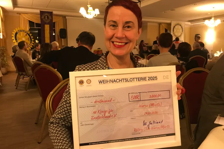 Bild: Rotary Club Waren fördert Bildungsprojekt „48 Könige“ mit 3.000 Euro