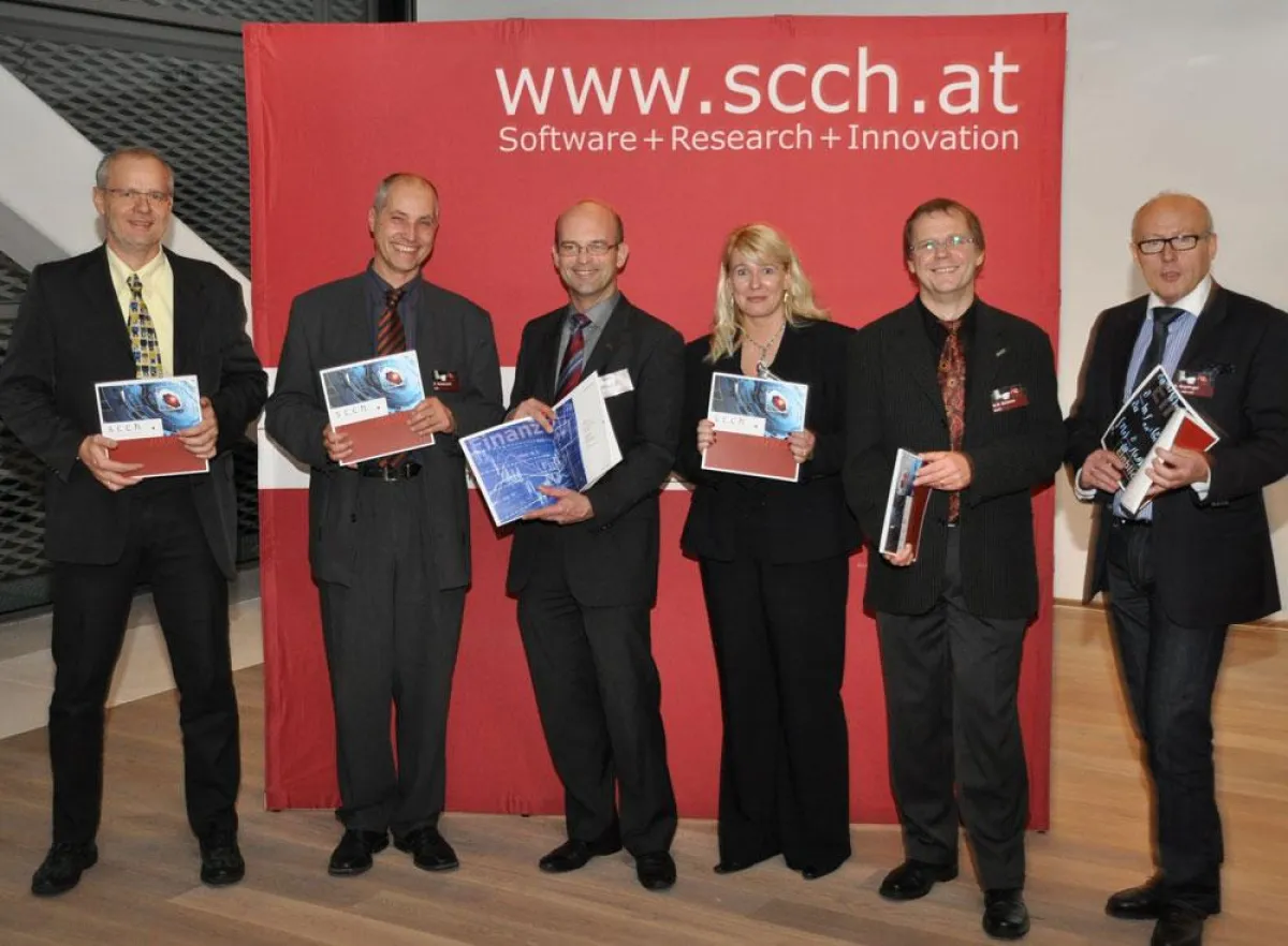 COMET-Partner und Kunden des SCCH schmökerten im neuen SCCH-Geschäfsbericht