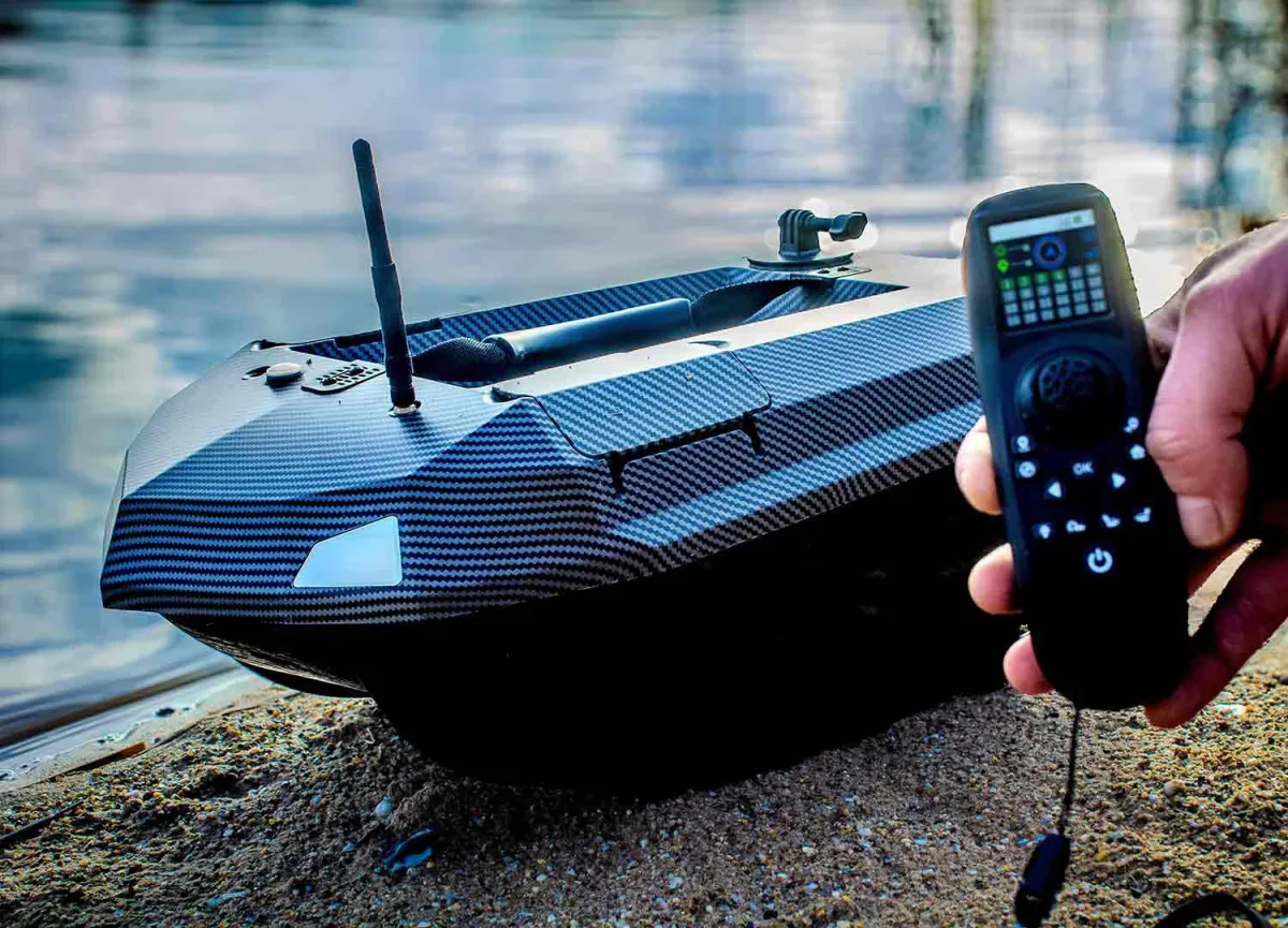 Manuowell Assassin Futterboot mit GPS, Autopilot und Fernsteuerung.