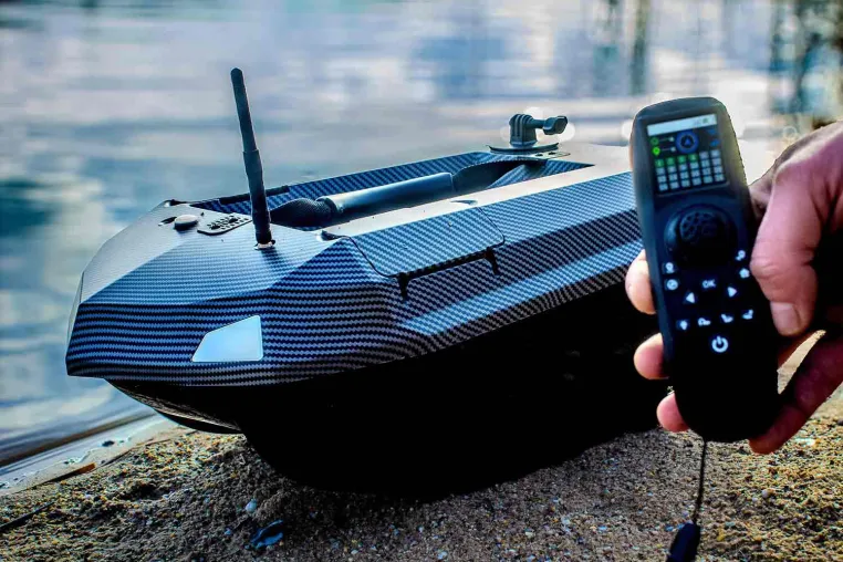 Bild: Manuowell Germany führt fortgeschrittene Futterboote mit GPS, Autopilot und Echolot in den Markt ein.