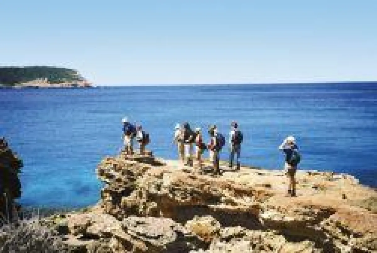 BU: Wanderung auf Ibiza, Foto: Wikinger Reisen. Abdruck honorarfrei, bitte nur mit Quellenangabe. Foto senden wir gern in hoher Au