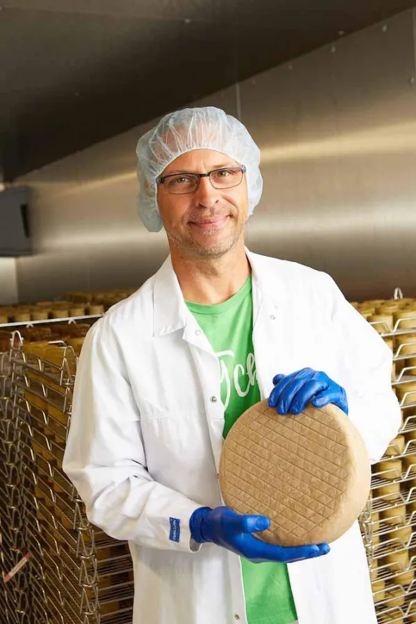 Der Gründer und seine Cashewprodukte