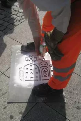 Bild: Die Reichskrone weist den Weg zur Mittelalterschau