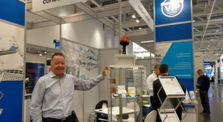 "Telematics VIP-Lounge" | CeMAT: Container kommunizieren - Bierdeckel melden den Wasserstand Bild: "Telematics VIP-Lounge" | CeMAT: Container kommunizieren - Bierdeckel melden den Wasserstand