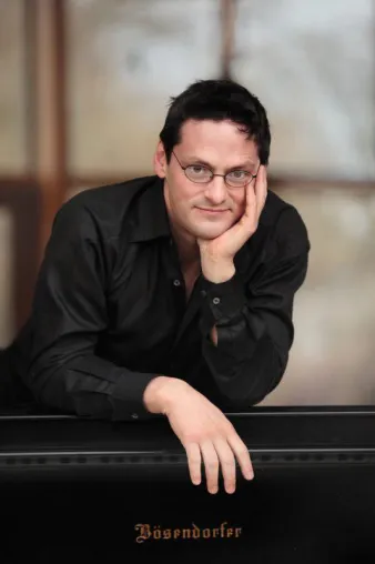 Weihnachtsfantasien - Solokonzert mit Echopreisträger Tobias Forster Bild: Weihnachtsfantasien - Solokonzert mit Echopreisträger Tobias Forster