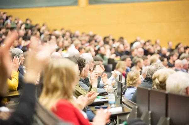 Bild: DPG-Frühjahrstagung 2026 in Dresden: Physik im Dialog – mit Quanten, Bildung und Künstlicher Intelligenz im Fokus