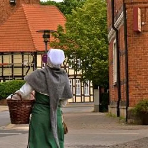 Mittelalter-Führung durch Verden im historischen Kostüm Bild: Mittelalter-Führung durch Verden im historischen Kostüm