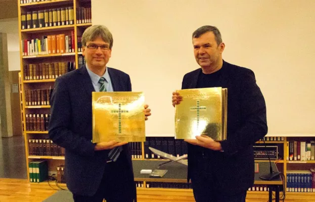 Bild: Eine goldene ART-Edition für die Herzogin Anna Amalia Bibliothek