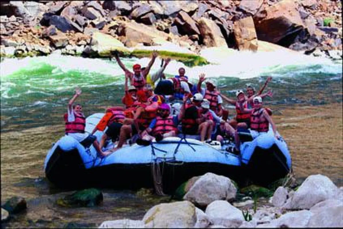 Rafting für alle Generationen (c) ARAMARK Parks and Destinations
