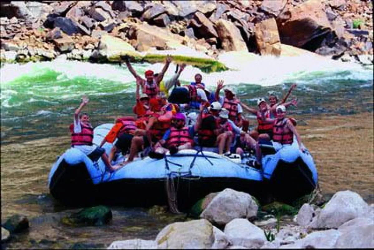 Rafting für alle Generationen (c) ARAMARK Parks and Destinations