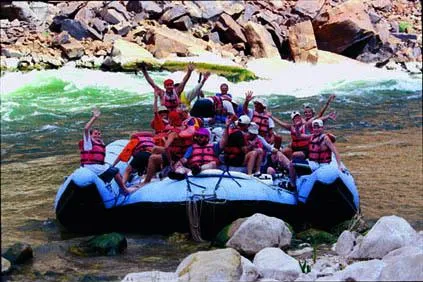 Bild: Neue Raftingtouren im Grand Canyon - Auf dem Wasser durch die Erdgeschichte