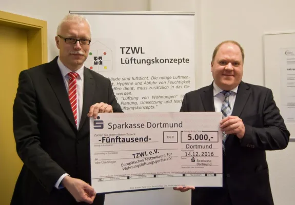 TZWL erwirbt mit Spende der Sparkasse Dortmund neue Messmittel zur Prüfung von Wohnungslüftungsgeräten Bild: TZWL erwirbt mit Spende der Sparkasse Dortmund neue Messmittel zur Prüfung von Wohnungslüftungsgeräten