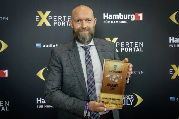 Bild: Leadership-Experte Robert Schwaiger überzeugt beim Founder Summit in Wiesbaden 