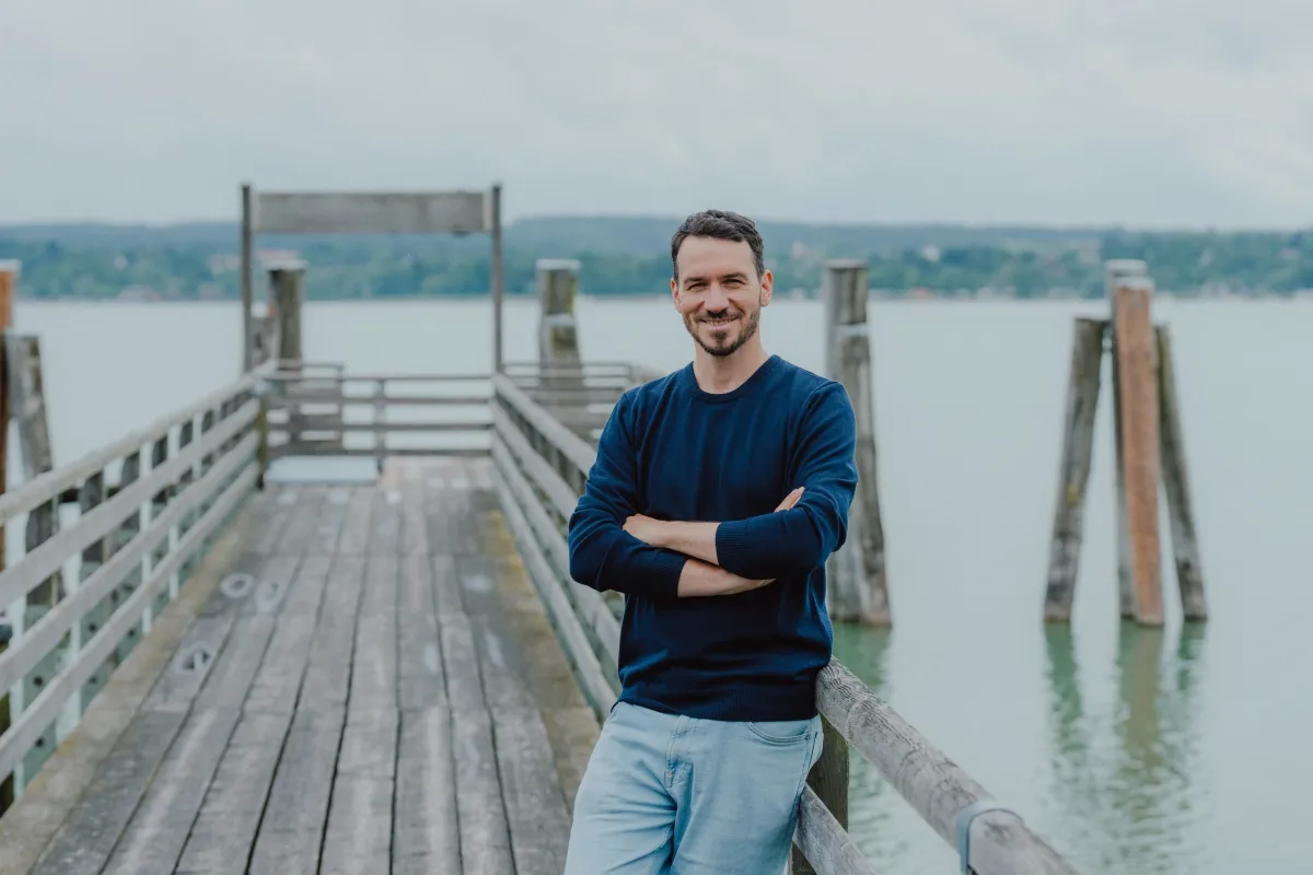 Felix Neureuther und TOM FYFE verbindet ein gemeinsames Verständnis von Qualität, Natur und Alltag. (© Jonas Melcher)