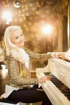 Bild: Die Entdeckung von Weltstar David Garrett: Valentina Babor mit 'Piano Princess' kommt am 29.11.15 ins Gruenspan