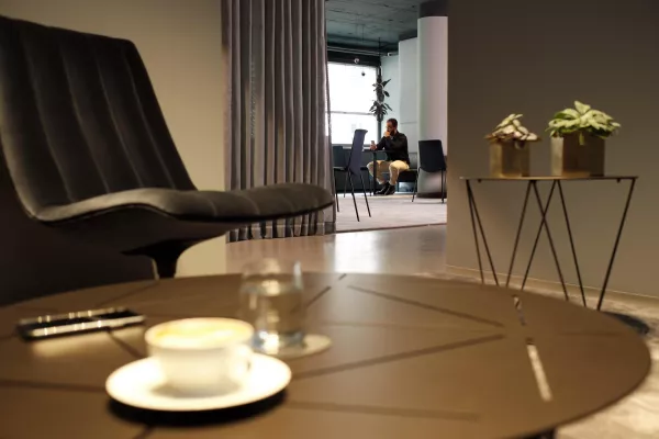 Coworking zum Abheben: Erste First Class Lounge in Münchner Innenstadt setzt auf Diskretion Bild: Coworking zum Abheben: Erste First Class Lounge in Münchner Innenstadt setzt auf Diskretion