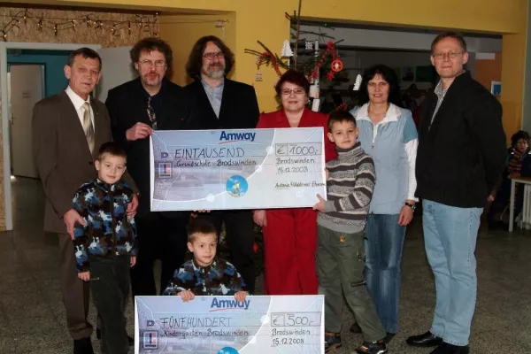 One by One - 1.500 Euro für Kinder in Ansbach-Brodswinden Bild: One by One - 1.500 Euro für Kinder in Ansbach-Brodswinden