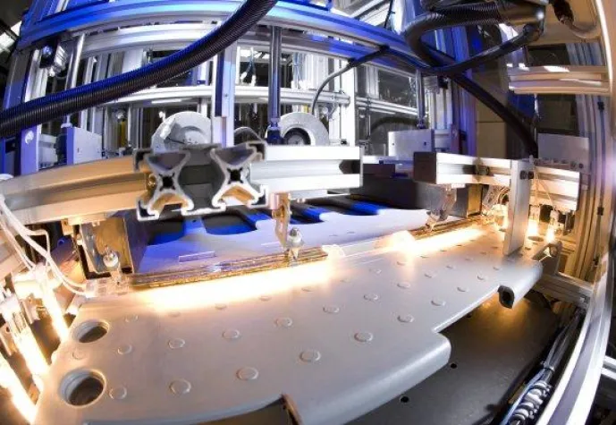 Bild: Infrarot-Strahler verbinden Transportboxen zuverlässig