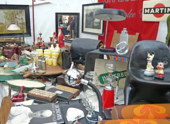 Bild: Die Königstraße wird nostalgisch: Vom 08.-10. April beim 12. Antik- und Designmarkt „Zeitreise Duisburg“