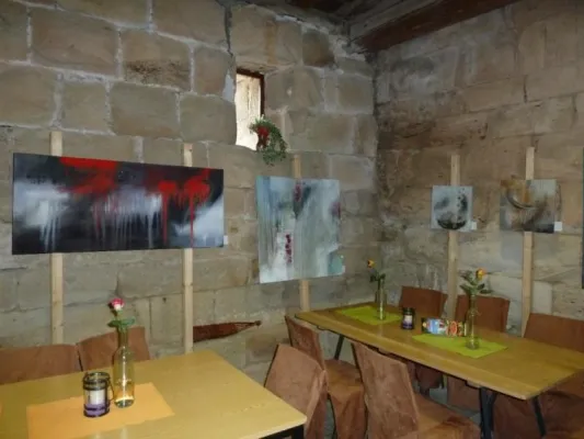 Bild: Ausstellung „Vielschichtig“ im Wäscherschloss