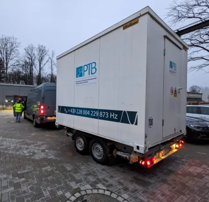 Bild: Genaue Zeit auf Rädern