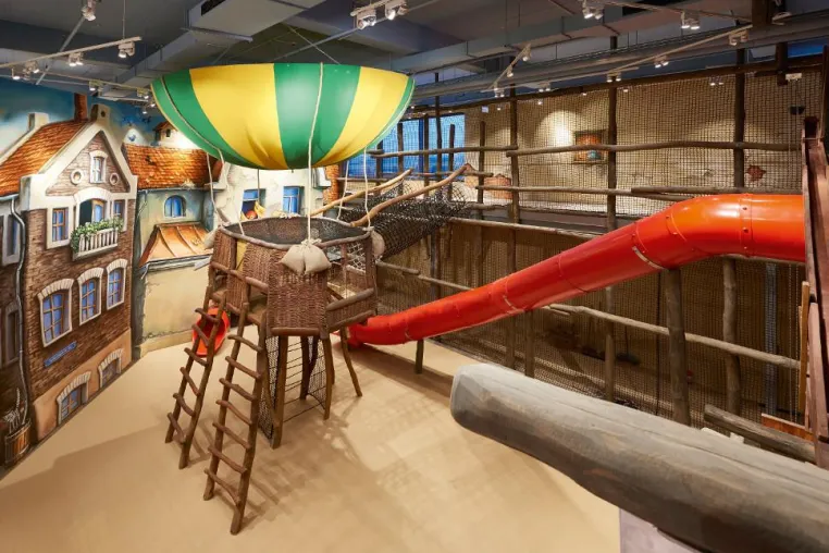 Indoor-Fallschutzboden von BSW in Deutschlands modernstem Möbelhaus Bild: Indoor-Fallschutzboden von BSW in Deutschlands modernstem Möbelhaus
