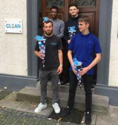 Bild: Engagement für Flüchtlinge: CLEAN Servicepower GmbH bietet jungen Menschen eine Lebensperspektive
