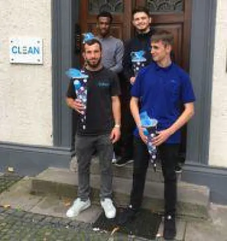 Bild: Engagement für Flüchtlinge: CLEAN Servicepower GmbH bietet jungen Menschen eine Lebensperspektive