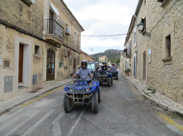 Bild: Ellen Kamrad begeistert mit Quad-Tour als Firmenevent auf Mallorca