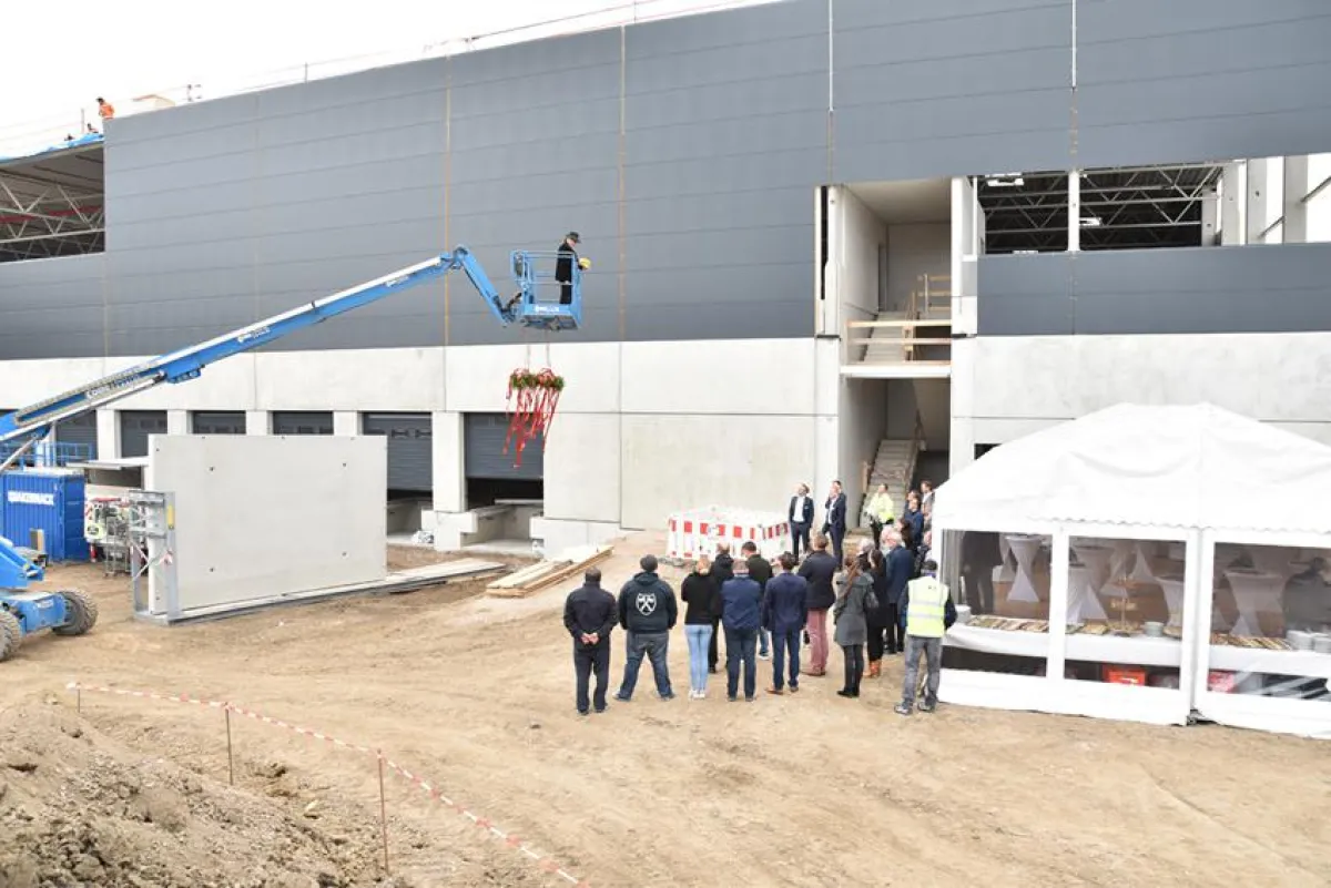 Richtfest im SEGRO Logistics Park: B+S erweitert seinen Standort. (Foto B+S)