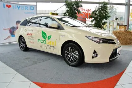 Bild: Innovative Taximarke mit bundesweitem Potenzial: Wiesbaden fährt ab sofort Hybrid mit Ecotaxi
