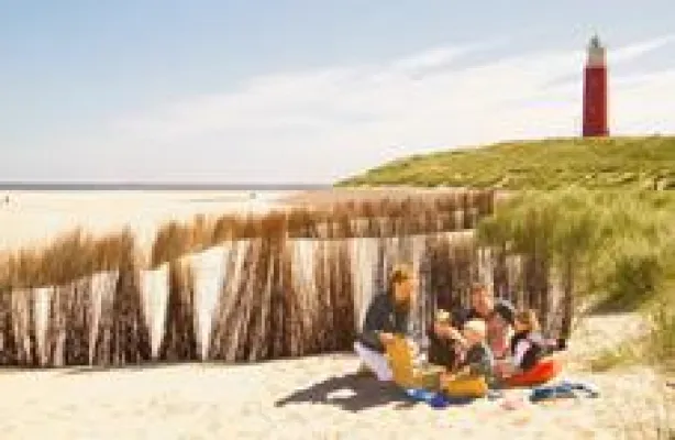 Bild: Frühling in Holland: Eiersuchen hinter den Dünen