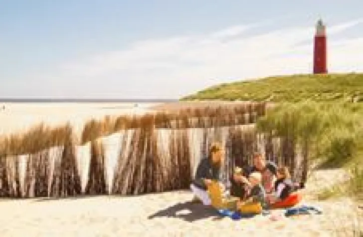 Bild: Frühling in Holland: Eiersuchen hinter den Dünen