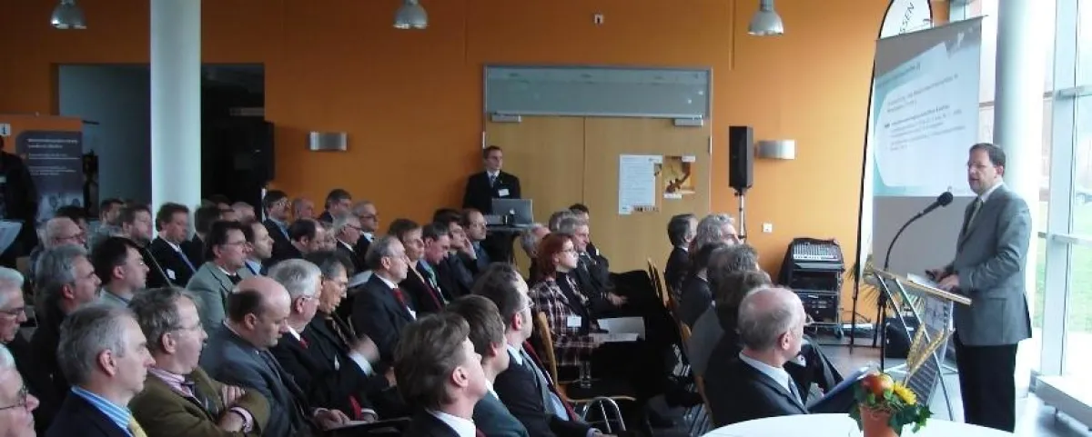 Markus Wessel (ExperConsult GmbH) stellt die Studie im Gießener TIG vor.