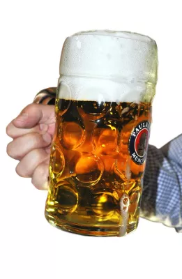 Bild: Etikette im Bierzelt: Was ist auf dem Oktoberfest erlaubt? Kniggetipps für Wiesn-Besucher